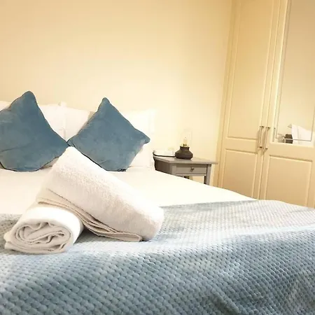 Large 3 Bed, City Centre * Galway